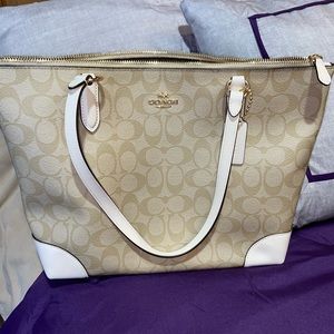 Coach Tan Chalk Signature tote bag